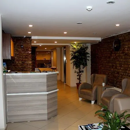 Pera Main Hotel 2*