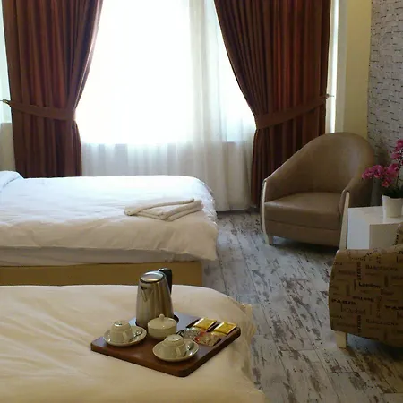 Pera Main Szálloda 2*